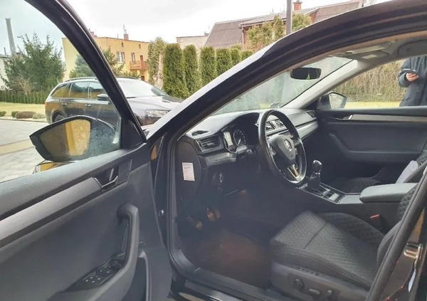 Skoda Superb cena 79900 przebieg: 155500, rok produkcji 2018 z Wołomin małe 379